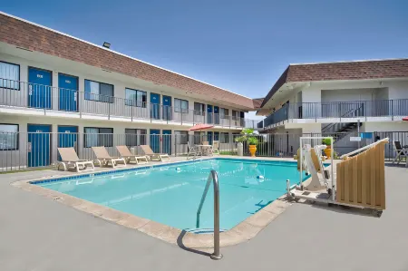 Motel 6 Palmdale, CA