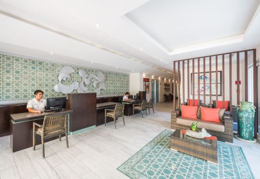 익셀 비치 호텔의 로비와 리셉션