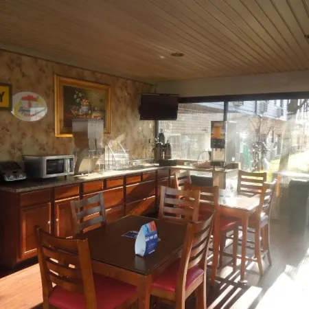 Super 8 by Wyndham Waldorf