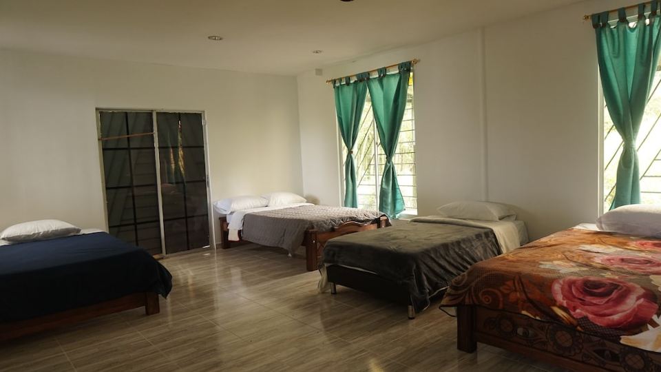 Beautiful Farm for 30 people jacuzzi , billar pool , ping pong