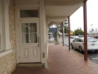Smugglers Inn Studio Apartments