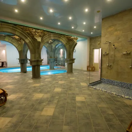 Latar Hotel Complex
