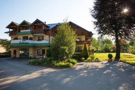 Garten - Hotel Sallerhof Отели в г. Гемайнде Аниф
