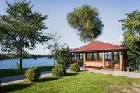 Zhemchuzhina Recreation Camp Отели в г. 