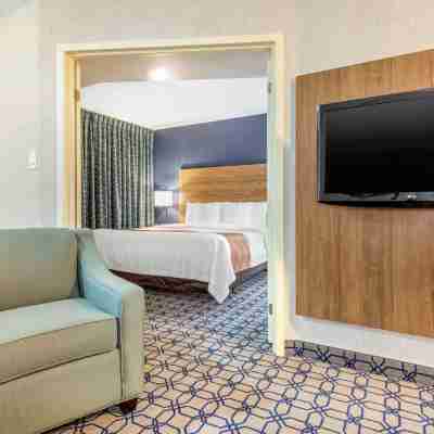 Quality Suites Rooms