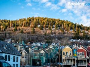 Resort Plaza 5037 by AvantStay Located in Park City Mountain Resort w Mountain Views