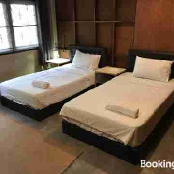 Boundary Hostel and Cafe Rooms