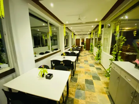 7 Monkey Hills Resort by Spicy Mango Отели в г. Bhadas Bk.