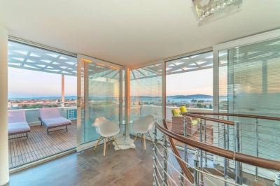 Two-Bedroom Penthouse Apartment with Terrace