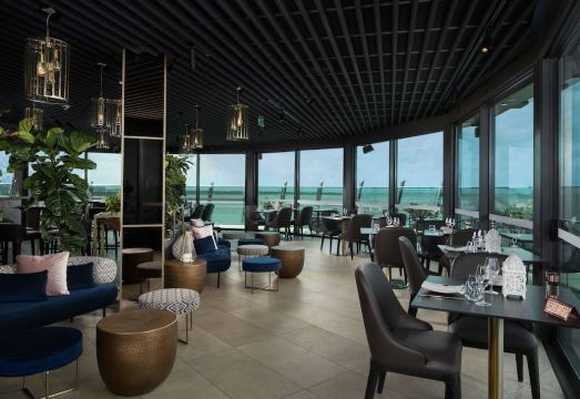 라일리 어 크리스탈브루크 컬렉션 리조트