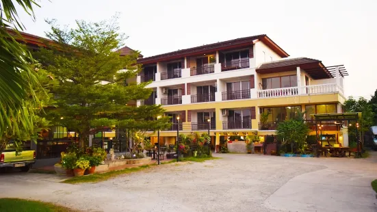 Nantharom Hotel and Restaurant