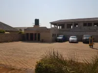 Ticheze Lodge and Car Hire - parkir