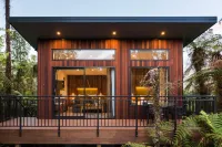 Rainforest Deluxe Hotels near Andris Apse Gallery