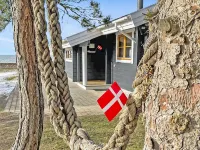 "Stacie" - 10m from the Sea