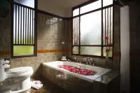 Khaolak Bhandari Resort & Spa - Bathtub