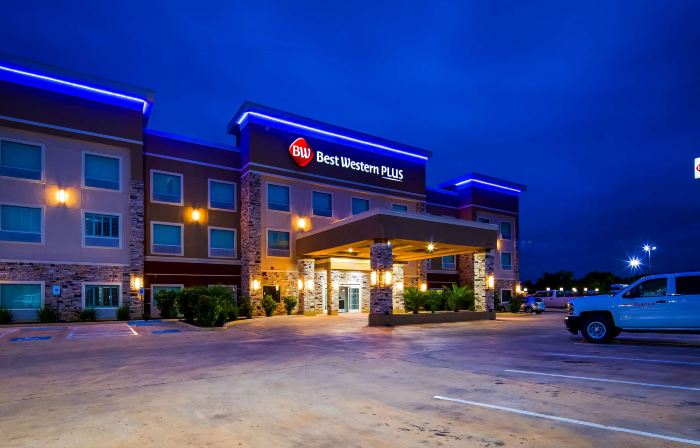 Best Western Plus Dilley Inn  Suites