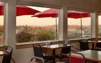 Coast Hilltop Inn - breakfast
