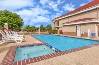 Days Inn by Wyndham Granbury - Pools