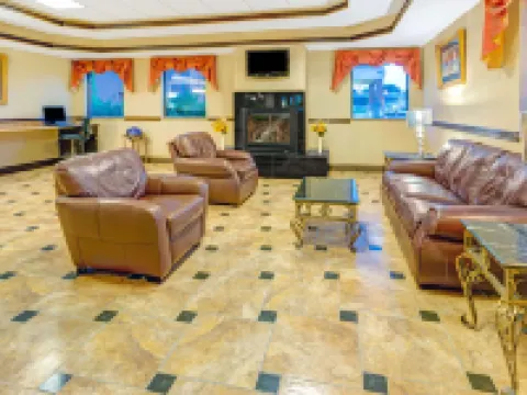 Days Inn & Suites by Wyndham Jeffersonville IN Hotels in Clark County