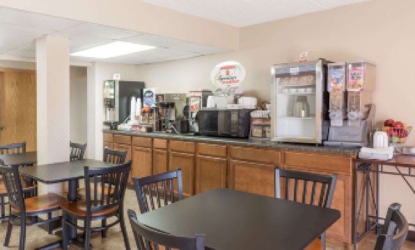 Super 8 by Wyndham Luverne I90