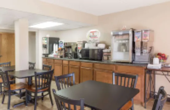 Super 8 by Wyndham Luverne I90