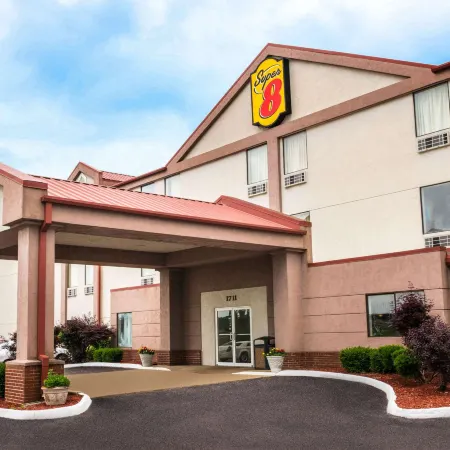 Super 8 by Wyndham Pevely