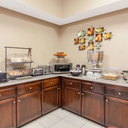 Ramada by Wyndham Fresno Northwest