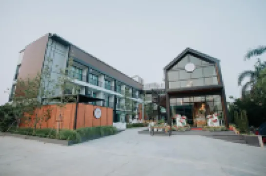 โรงแรมภูสกลวิลล์ โรงแรมใกล้โรบินสัน สกลนคร