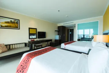 รูปภาพของรอยัลพลา คลิฟฟ์ บีช