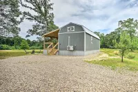 Broken Bow Cabin on 15 Acres w/ Stocked Fish Pond! - アパートメント