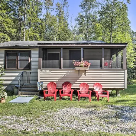 'The Birches' Raymond Getaway w/ Beach & Boat Dock
