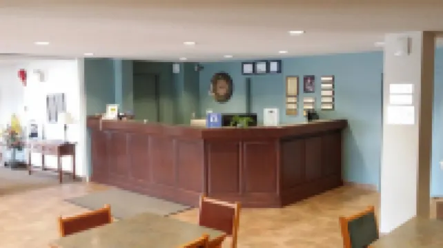 Travelodge by Wyndham Edson 2409079 Alberta Ltd.