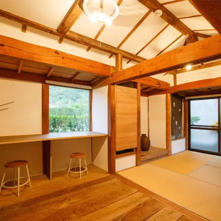 Denpaku Umimiru Yane No Yado <Amamioshima>