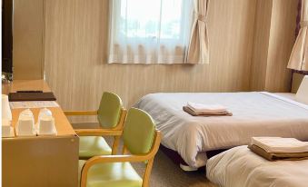 2. Hotel an..