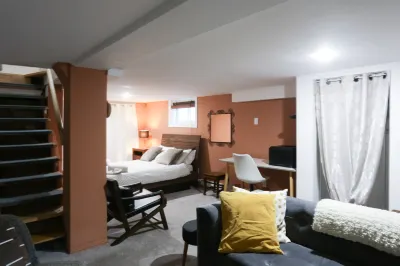 Exquisite and Modern Loft Hotels in Rosemont–La Petite-Patrie