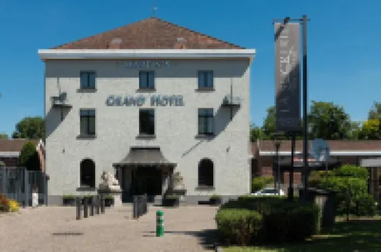 Van der Valk Waterloo Отели в г. 