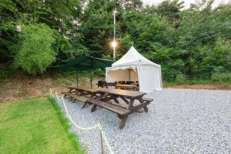 Gangneung Swieo Ganeun Jib Отели рядом с достопримечательностью «Джумунджин- Бич»