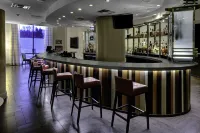 Graduate by Hilton Fayetteville, AR - С баром