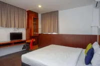 RedDoorz at Hotel Artama Pandanaran Semarang Hotell i Mugassari