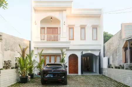 Urbanview Syariah Loji Arum Stasiun Klaten by RedDoorz Отели в г. Клатен