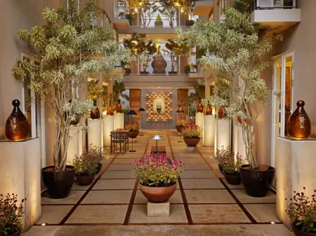 KoenoKoeni Boutique Hotel Отели рядом с достопримечательностью «Taman Kupu-Kupu Cihanjuang»