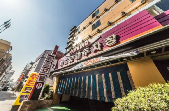 Incheon (Sinpo) with Отели рядом с достопримечательностью «Songwol-dong Fairy Tale Village»