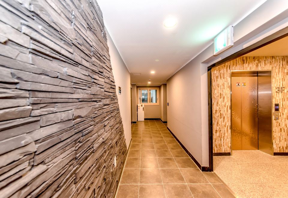 제이힐호텔 건물 내부