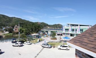 Samcheok Yonghwa Beach Pension