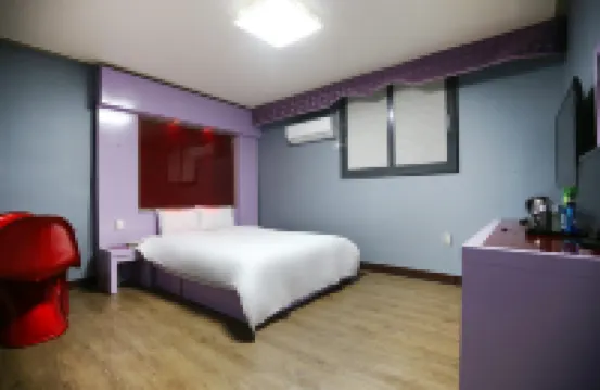 靖平畫廊自助入住汽車旅館