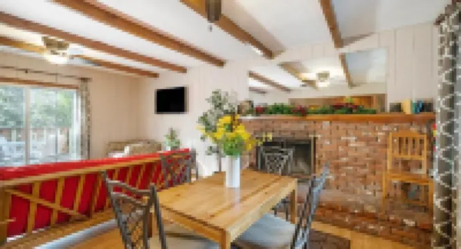 Sleepy Hollow Cabins & Hotel