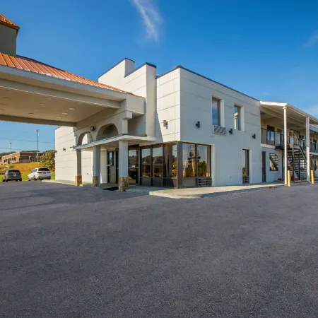 Econo Lodge White Pine Morristown I-81 & I-40 Split