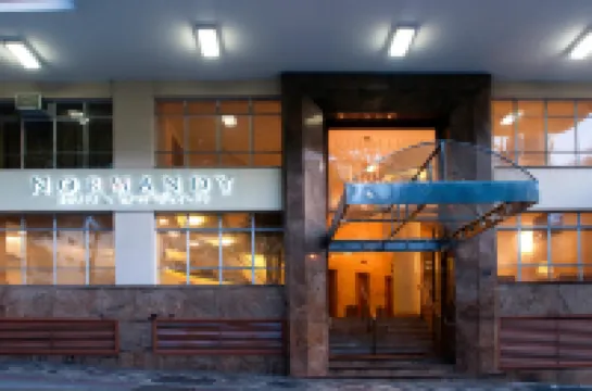 Normandy Hotel Отели в г. 