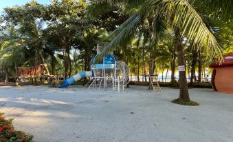 Meet Summer Seaview Apartment