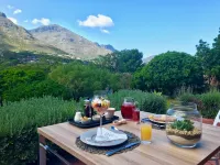 The Salt House Guest House in Hout Bay - Parkplatz